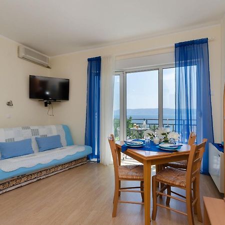 Apartments And Room Drazen Novi Vinodolski Esterno foto