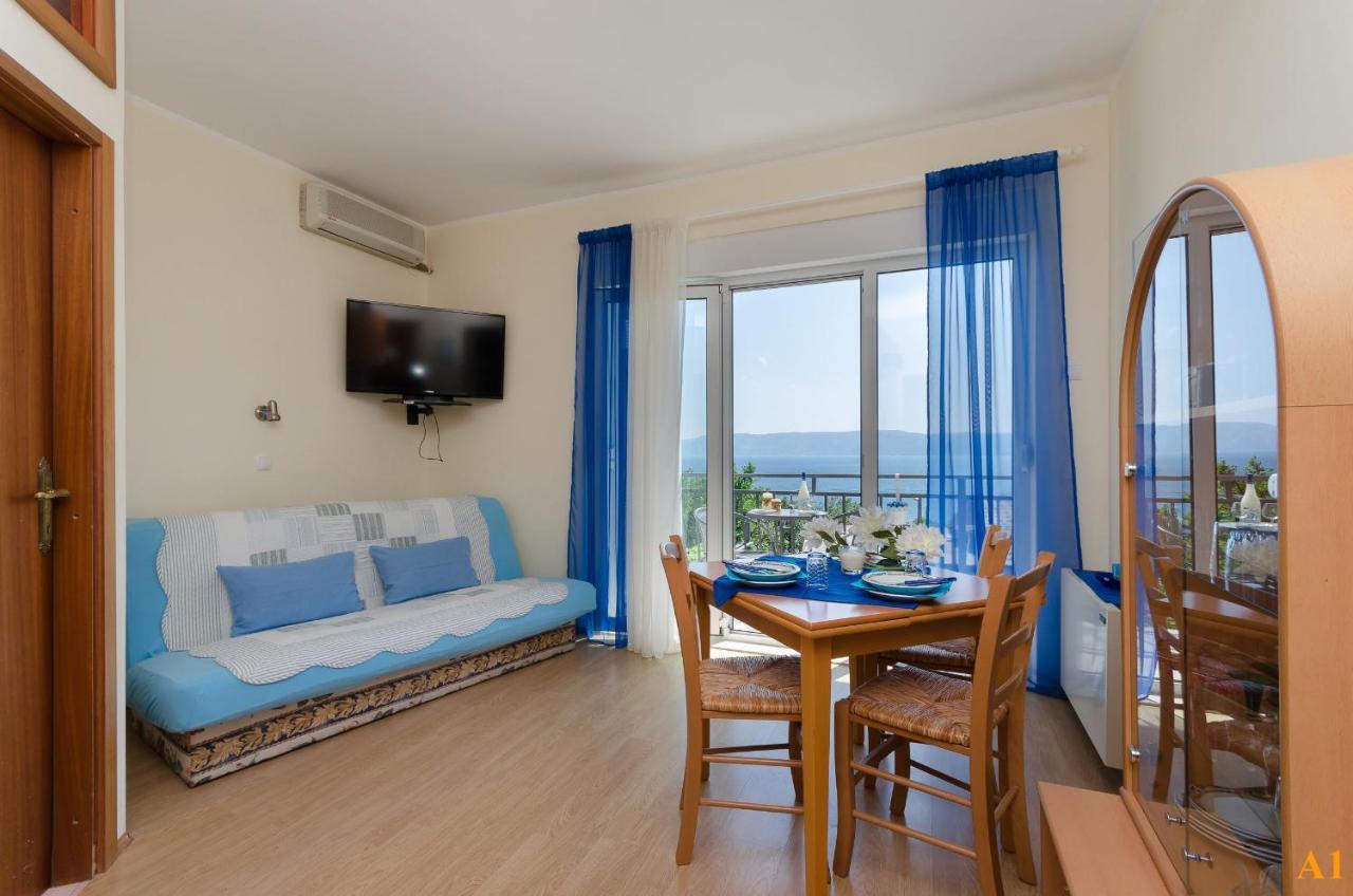 Apartments And Room Drazen Novi Vinodolski Esterno foto