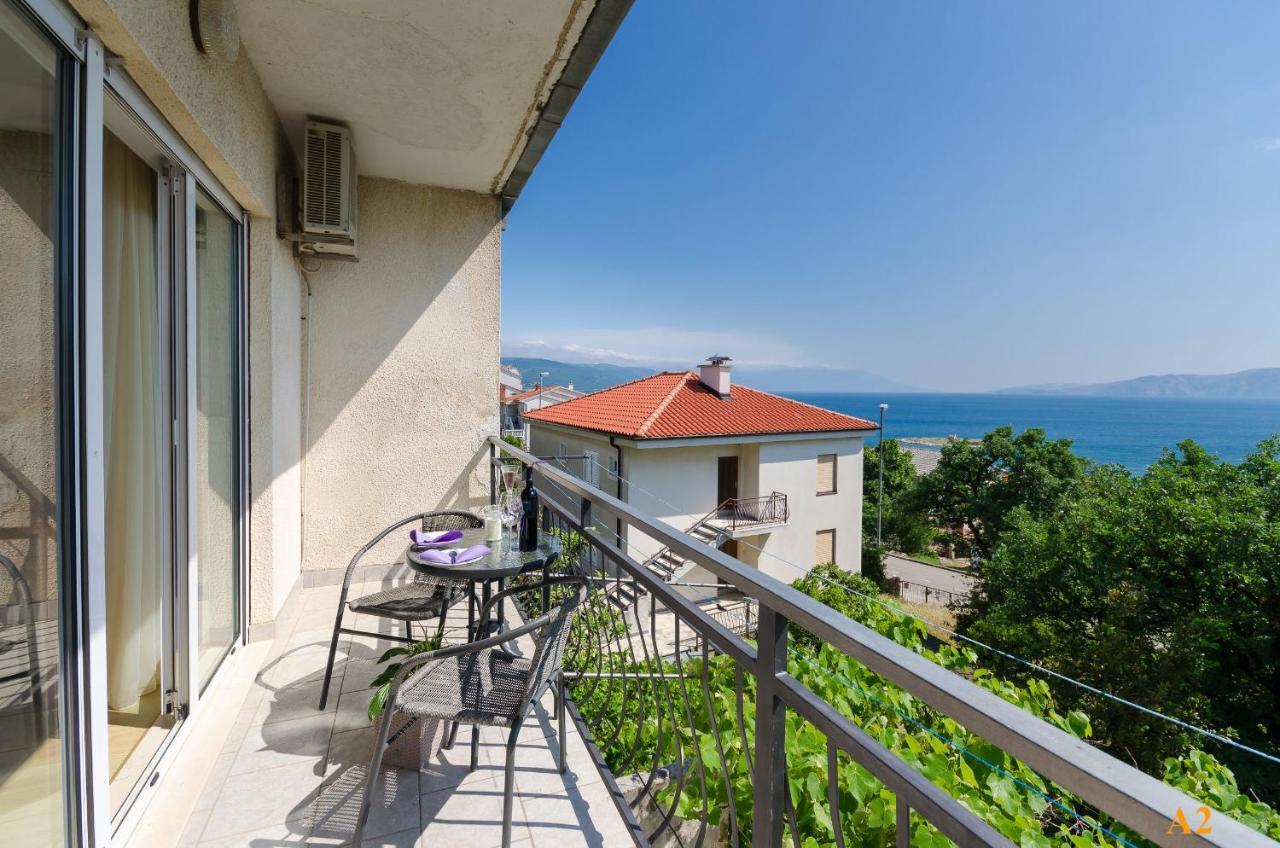Apartments And Room Drazen Novi Vinodolski Esterno foto