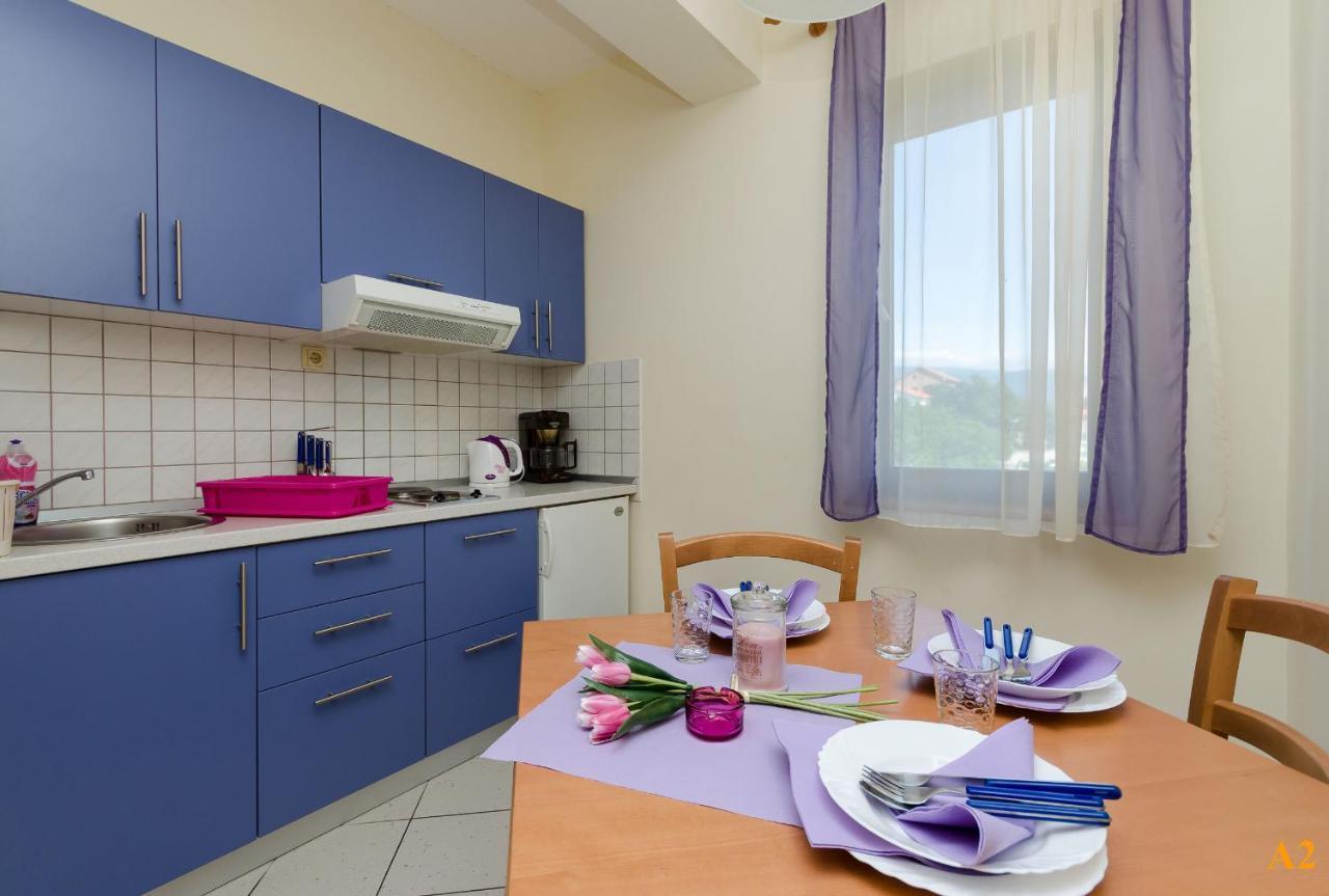 Apartments And Room Drazen Novi Vinodolski Esterno foto
