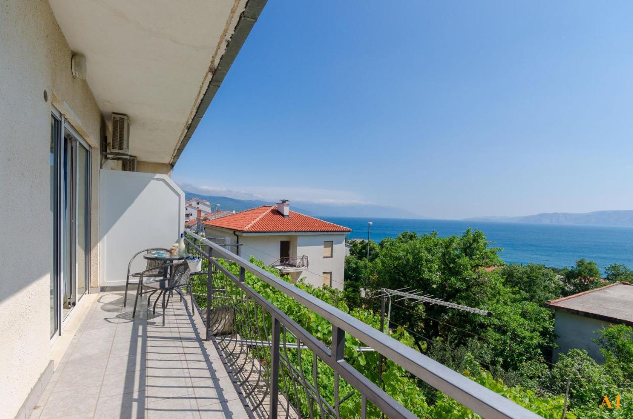 Apartments And Room Drazen Novi Vinodolski Esterno foto