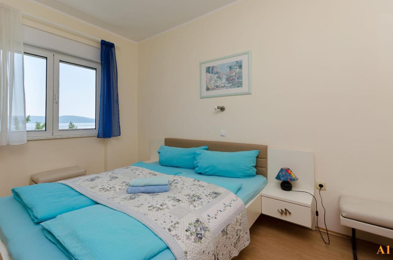 Apartments And Room Drazen Novi Vinodolski Esterno foto